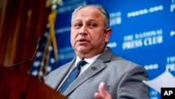 2023年2月21日，海军部长卡洛斯·德尔·托罗在华盛顿的国家新闻俱乐部头条午宴上发表讲话。