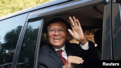 Former Cambodia National Rescue Party (CNRP) leader Kem Sokha leaves his house for the Phnom Penh Municipal Court for the hearing of the verdict in his treason case where he was was sentenced to 27 years under house arrest, in Phnom Penh, Cambodia, Mar 3, 2023. REUTERS/Cindy Liu