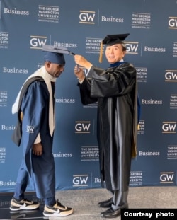 Abraham Soyem pada acara wisuda di George Washington University (foto: courtesy).