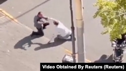 中国社媒传播的一个视频显示，一名以色列驻华大使馆雇员在北京街头遇刺。（2023年10月13日）。（2023年10月13日）