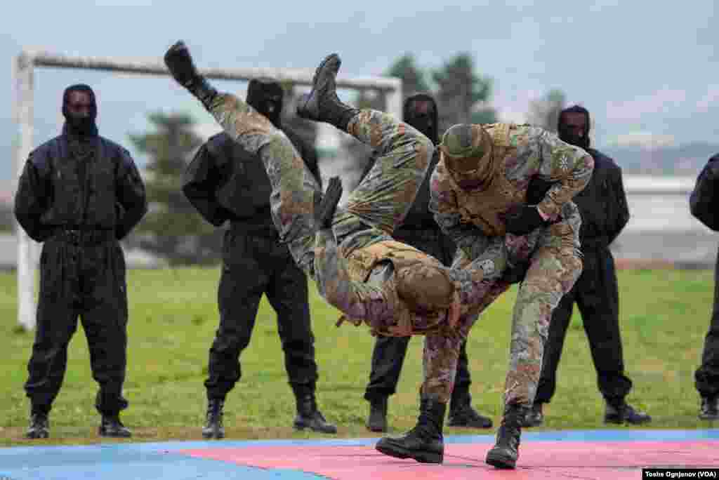 Три години членство во НАТО, показна вежба на македонската армија и свеченост во касарната Илинден во Скопје