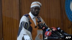 Le Premier ministre sénégalais Ousmane Sonko prononce un discours à l'université Cheikh Anta Diop de Dakar, le 16 mai 2024.