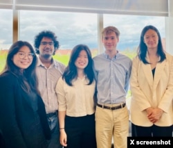 줄리 터너(오른쪽) 미국 국무부 북한인권특사가 지난달 29일 시카고에서 미국 내 한인 이산가족들과 만났다. 터너 대사는 앞으로 이산가족 상봉과 북한 주민의 존엄성을 증진하기 위해 함께 노력할 것이라고 밝혔다. 출처 = X