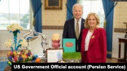 آرشیو| جو بایدن، رئیس جمهوری ایالات متحده، و جیل بایدن، بانوی نخست در کنار سفره هفت‌سین در کاخ سفید. ٢٩ اسفند ۱۴۰۰