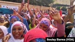 Kungiyoyin mata sun yi zaman dirshan a harabar ofishin CEDEAO