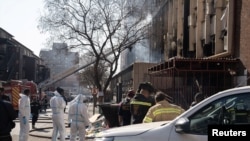 Masu aikin agaji a wurin gobarar da ta barke a birnin Johannesbur, Afirka ta Kudu