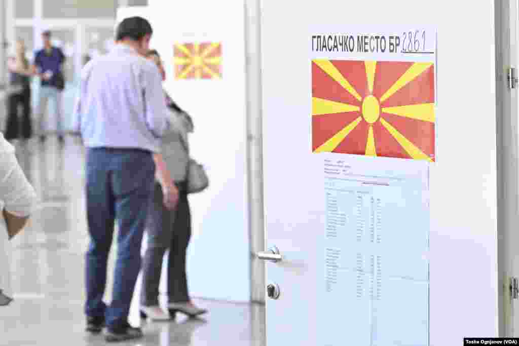 Македонските граѓани излегоа на гласање, на располагање имаат две гласачки кутии: За претседател и за пратеници во Македонското собрание.