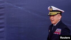 FILE - Komandan Angkatan Laut Taiwan Tang Hua menghadiri upacara pengiriman enam korvet kelas Tuo Chiang buatan Taiwan di sebuah pelabuhan di Yilan, Taiwan 26 Maret 2024.