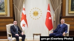 ირაკლი ღარიბაშვილი რეჯებ ტაიპ ერდოღანთან ერთად, თურქეთში ვიზიტის დროს.