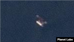 북한 서해 석도 인근 해상에서 선박 간 환적 정황이 포착됐다. 2척의 대형 선박이 작은 선박을 중간에 둔 채 환적을 하는 듯한 모습이다. 사진=Planet Labs