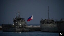 د جنوبي چین په بحیرې کې د فلیپین د بحري ځواکونو کښتۍ. 