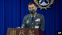 Pejabat Kementerian Pertahanan Taiwan, Mayor Jenderal Huang Wen-chi, berbicara selama konferensi pers di Taipei, Taiwan, Selasa, 14 Februari 2023.