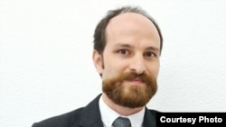 Ayaz İbadi, siyasi fəal