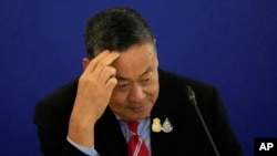 រូបឯកសារ៖ នាយករដ្ឋ​មន្ត្រី​ថៃ​លោក Srettha Thavisin ឆ្លើយសំណួរ​នៅ​ក្នុង​សន្និសីទ​សារព័ត៌មាន​មួយ នៅ​វិមាន​រាជរដ្ឋាភិបាល ក្នុងទីក្រុងបាងកក ប្រទេសថៃ កាលពីថ្ងៃទី១០ ខែមេសា ឆ្នាំ២០២៤។ 