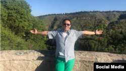 سجاد شهرابی، گوینده رادیو جمهوری اسلامی که مدتی است در بازداشت بسر می‌برد. 