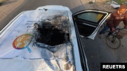 지난 1일 이스라엘군의 오폭으로 지붕에 구멍이 뚫린 월드센트럴키친(WCK) 소속 구호 차량.