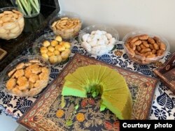 Kue-kue kreasi Novia Rahmi, pemilik "Dapur Cinta" di Arlington, Virginia (dok: Novia Rahmi)