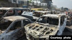 Kananan motoci da wutar ta shafa (Hoto: Facebook/Siminalayi Fubara)