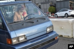 Chris Pine saat menghadiri pemutaran perdana "Poolman" di Vista Theatre, Los Angeles, 24 April 2024. (Photo by Richard Shotwell/Invision/AP)