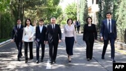Prezident Shavkat Mirziyoyev har doimgidek ovoz berishga oilasi bilan bordi, Toshkent, 30-aprel, 2023