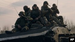 Бойцы украинской армии (архивное фото)