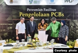 KLHK bersama UNIDO meresmikan fasilitas pengelolaan limbah polychlorinated biphenyls (PCBs) pertama di Indonesia yang berada di Bogor hari Rabu (17/5) (foto: courtesy).