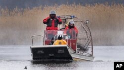 Searchers look for victims in Akwesasne, Quebec, March 31, 2023. 