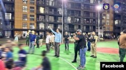 ប៉ូលិសខេត្តព្រះសីហនុប្រតិបត្តិការ​នៅកាស៊ីណូមួយ ដោយសង្គ្រោះបានជនជាតិឥណ្ឌាប្រមាណ ៥៥ នាក់។ (Facebook / ស្នងការដ្ឋាននគរបាលខេត្តព្រះសីហនុ)