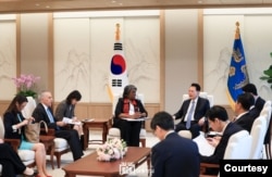 15일 윤석열 한국 대통령이 방한 중인 린다 토머스 그린필드 주유엔 미국대사를 접견했다. 사진 = 한국 대통령실.