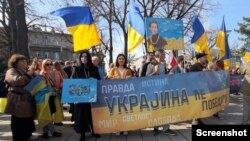 Okupljanje građana na Maršu mira i solidarnosti u Pionirskom parku.