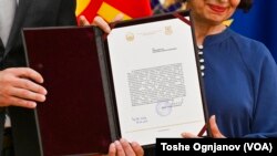 Претседателката Гордана Сиљановска - Давкова му го врачи мандатот за формирање влада на лидерот на ВМРО-ДПМНЕ, Христијан Мицкоски