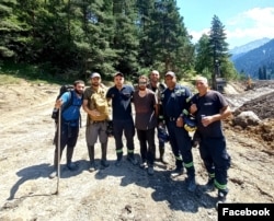 მოხალისეები და მაშველები