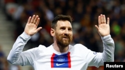 Lionel Messi dari Paris St Germain merayakan gol pertama mereka. (Foto: REUTERS/Eric Gaillard)