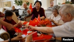 Suasana di sebuah panti jompo, di Beijing, China 26 Mei 2021. (Foto: REUTERS/Carlos Garcia Rawlins)