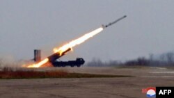 19일 북한 미사일총국이 전략 순항미사일 '화살-1라-3'형과 신형 반항공(지대공) 미사일 '별찌-1-2'를 시험 발사했다고 북한 관영매체 조선중앙통신이 보도했다.