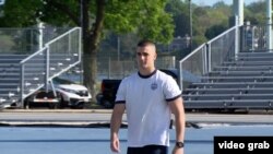 Crnogorski kadet na času fizičkog obrazovanja (Photo: VOA)