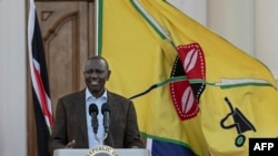 Rais wa Kenya William Ruto akizungumza na waandishi wa habari katika Ikulu ya Nairobi, Terehe 2 Aprili 2023. Picha na Tony KARUMBA/AFP. 