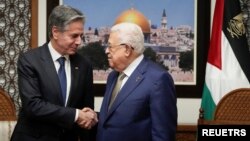 지난 2월 7일 토니 블링컨 미 국무장관과 마무드 압바스 팔레스타인자치정부(PA) 수반이 라말라에서 열린 회담 중 악수를 하고 있다.
