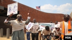 FILE - Zimbabweans protest against sanctions imposed on their leaders outside the U.S. Embassy in Harare in October 2022. It may soon be a crime if any Zimbabwean attends a meeting calling for sanctions against the nation. (Columbus Mavhunga/VOA)