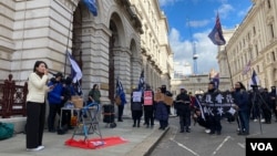 目前在英国流亡的前区议员刘珈汶在英国外交部外演讲，呼吁港人坚持。（美国之音 李伯安）