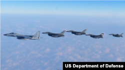 미국과 일본이 지난해 1월 19일 동해상에서 공중연합훈련을 실시했다. (주일미군 제공)