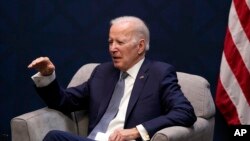 Predsjednik SAD Džo Bajden na sastanku sa australijskim premijerom Entonijem Albanezeom (Foto: AP/Evan Vucci)