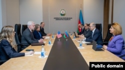 Pərviz Şahbazov və Kimberly Harrington (Mənbə: Energetika Nazirliyi)