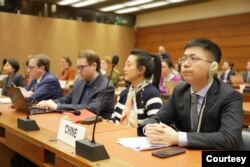 15일 스위스 제네바에서 열린 북한 인권 행사에 참석한 중국 외교관들. 사진 제공 = HanVoice(한보이스).