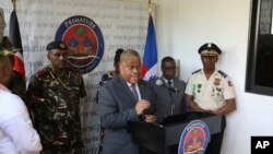 Waziri Mkuu wa Haiti Garry Conille akiongea katika mkutano wa waandishi wa habari katika makazi yake rasmi huko Port-au-Prince, Haiti, Juni 25, 2024. 