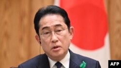 រូបឯកសារ៖ នាយករដ្ឋមន្ត្រីជប៉ុន លោក Fumio Kishida ថ្លែងនៅក្នុងសន្និសីទសារព័ត៌មានមួយនៅវិមាននាយករដ្ឋមន្ត្រី ក្នុងទីក្រុងតូក្យូ កាលពីថ្ងៃទី ២០ ខែមេសា ឆ្នាំ ២០២៣។ 