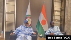 Firai Ministan Rikon Kwarya Na Nijar Ali Mahaman Zeine Da Janar Abdulsalam Abubabakar Yayin Ziyara Zuwa Nijar