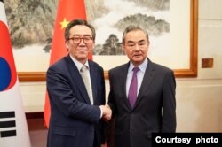 조태열 한국 외교장관과 왕이 중국 공산당 중앙정치국 위원 겸 외교부장이 13일 베이징에서 회담했다. 사진 = 한국 외교부 제공