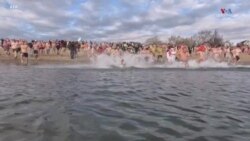 «Ինձ վերածնված եմ զգում». տասնյակ մարդիկ սուզվել են Բոստոնի սառը ջրերում՝ դիմավորելու Ամանորը
