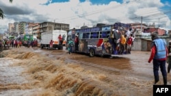 La catastrophe de lundi fait passer le bilan total de la saison humide (mars-mai) à 120 morts.